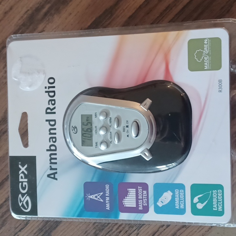 GPX Digital AM FM Radio & Earbuds with Armband Bass Boost R300S NIP